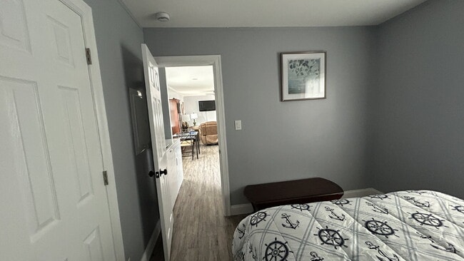Building Photo - A rare find! Quiet country living in a single-level, 3 bed/2 bath home in Kennebunk!