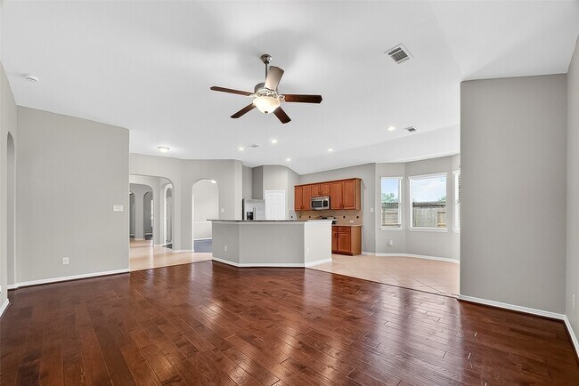 Building Photo - 3226 W Trail Dr