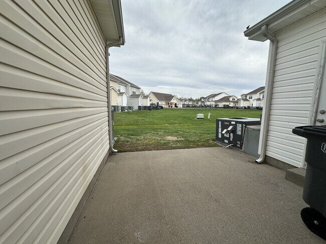 Building Photo - 122 Alexander Blvd