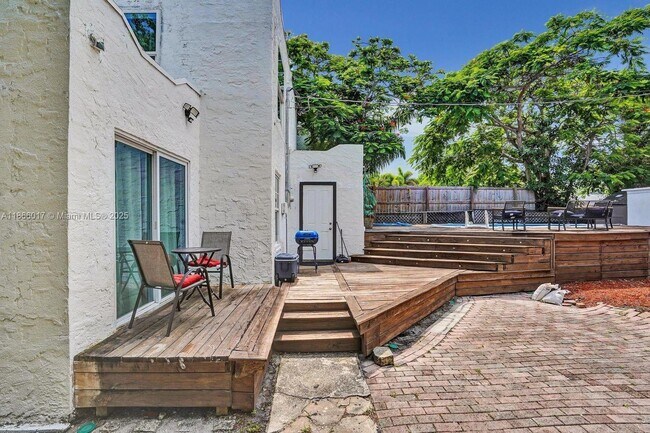 Building Photo - 617 36th St