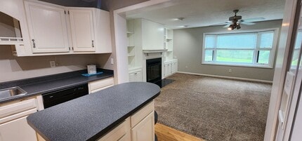 Building Photo - Check This One OUT!! To View is to Rent! 3 Bedroom, 1 Bath. Hardwood Floors, Fireplace, Tile and ...