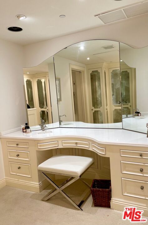 Building Photo - 10660 Wilshire Blvd