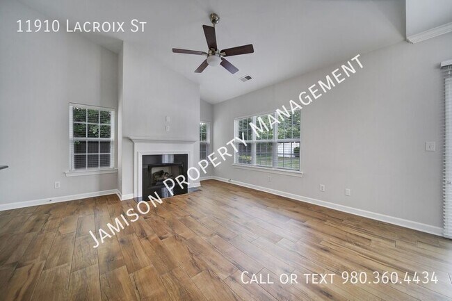 Building Photo - 11910 Lacroix St
