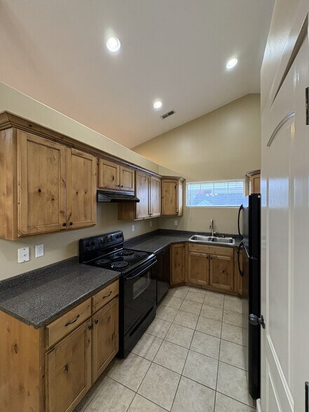 Building Photo - 1165 N 220 W