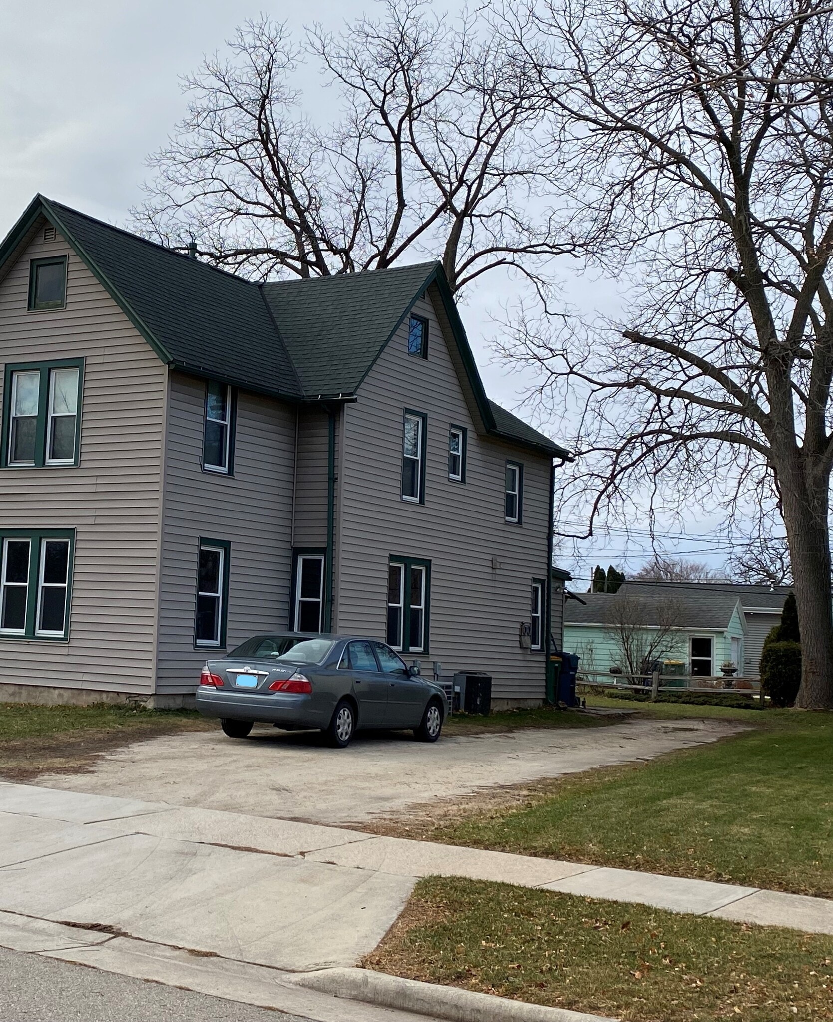 Offroad Parking - 310 Superior St