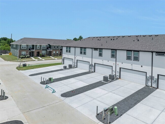 Building Photo - 11915 Carvalho Dr