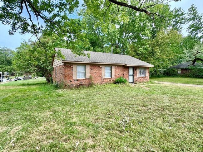 Building Photo - 4540 Spring Valley Dr
