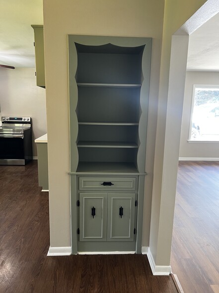 Building Photo - 211 Luisita Rd