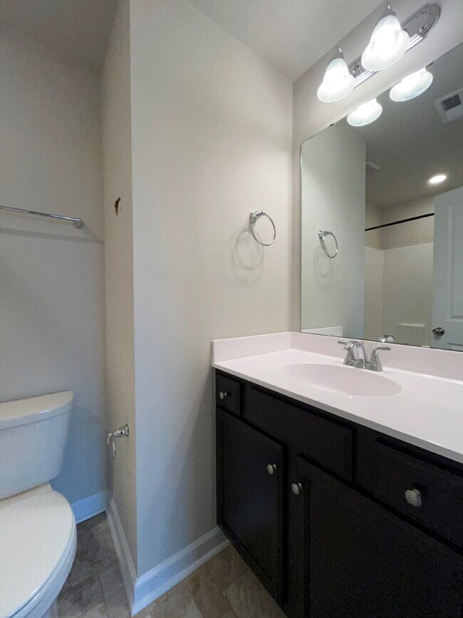 Building Photo - 2 Jaydn Dr W