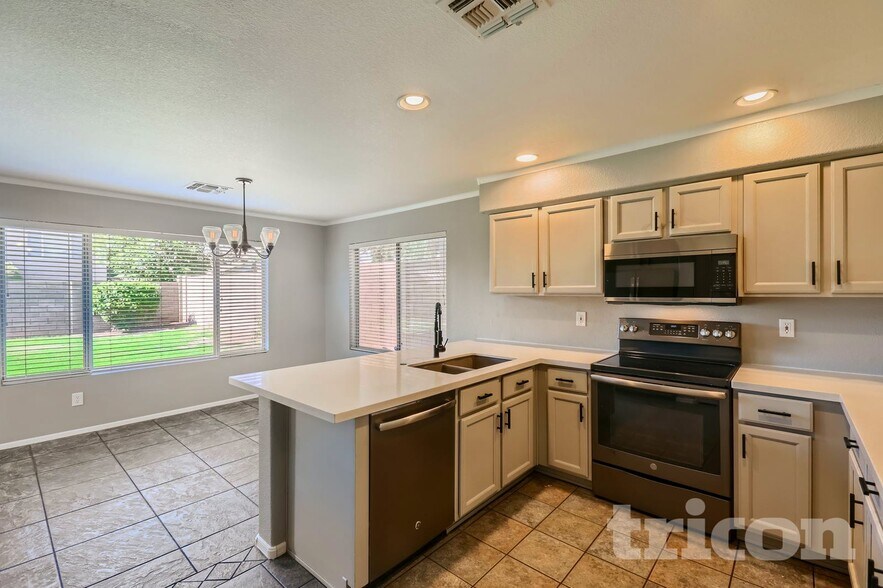 Building Photo - 14725 W Lamoille Dr