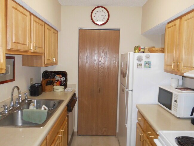 Building Photo - Riverview Terrace Apartments