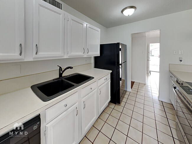 Building Photo - 551 Oldbridge Dr