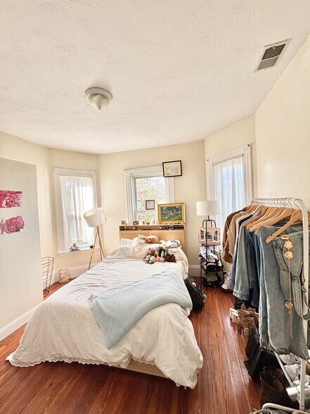 Building Photo - 8 Carmel St