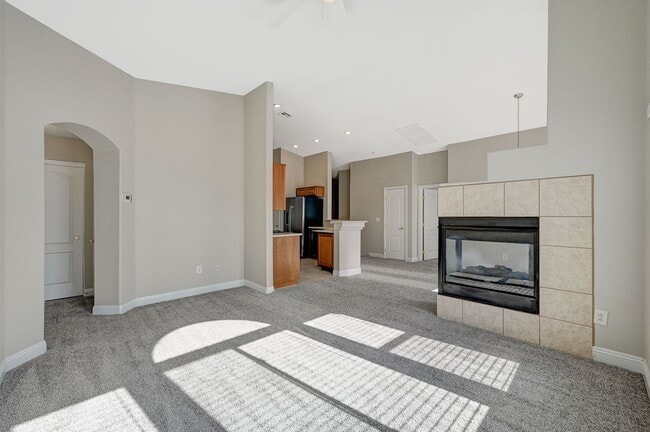 Building Photo - Charming Two-bedroom townhouse in Northwest