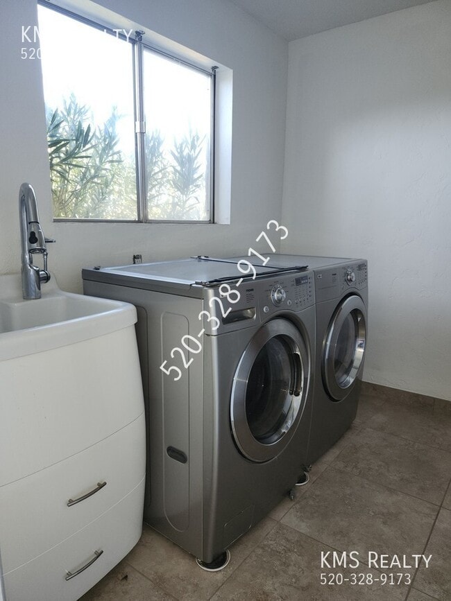 Building Photo - 500 E Eden Pl