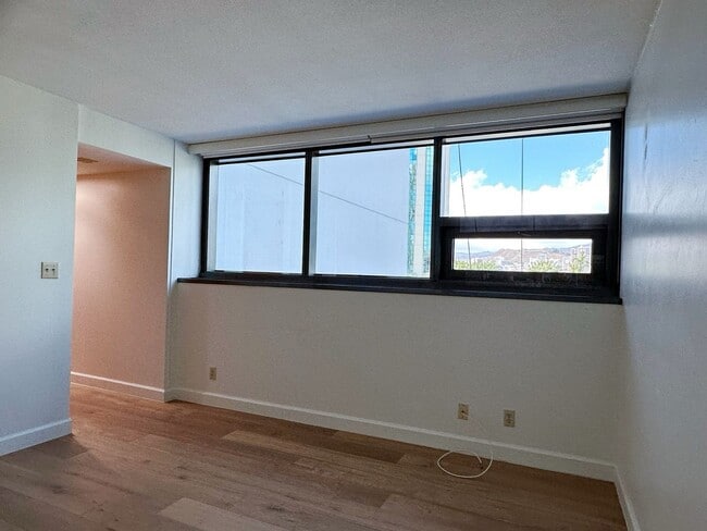 Building Photo - Stunning Kakaako 2 Bedroom at Nauru Tower
