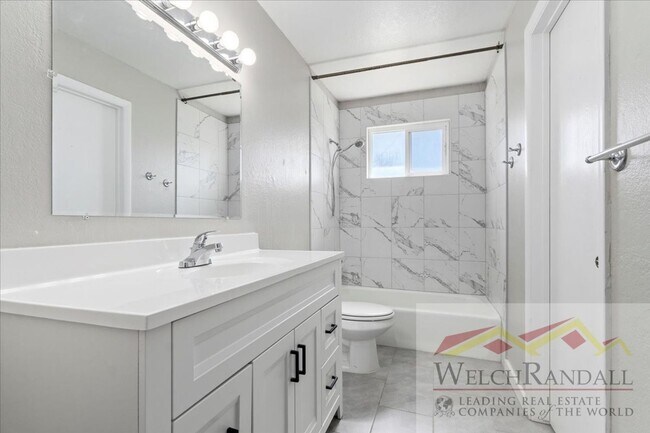 Building Photo - Beautiful Rental Home in Highland