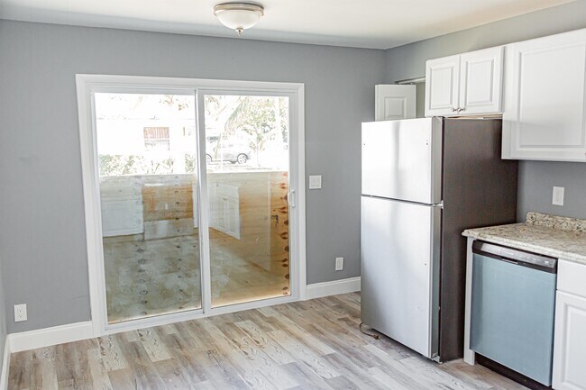 Building Photo - 901 W 36th St