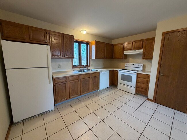 Building Photo - 8443 Woodhaven Dr SW