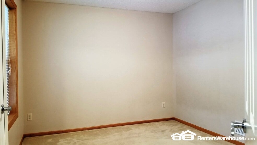 Building Photo - 64 Crown Pointe Curve