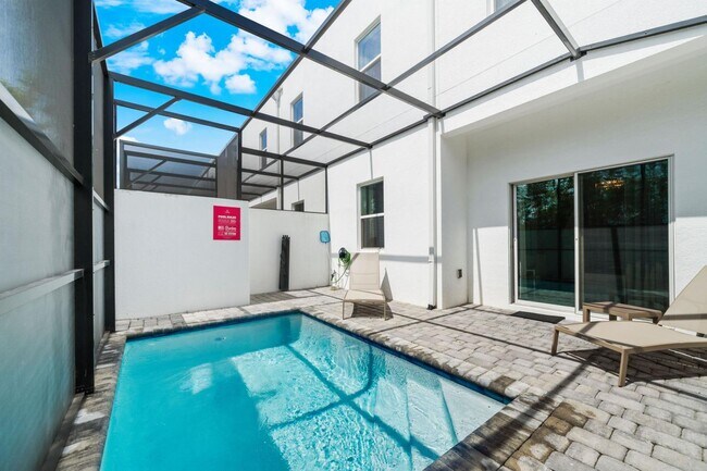 Building Photo - 384 Famagusta Dr