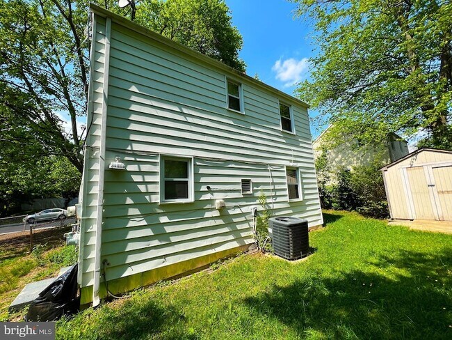Building Photo - 7009 Hawthorne St