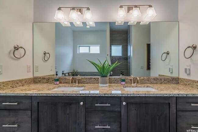 Building Photo - PETS ALLOWED!  Spacious & Modern 3-Bedroom Home for Rent Near Sand Hollow Reservoir