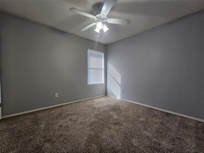 Building Photo - 201 Bluebonnet Tr