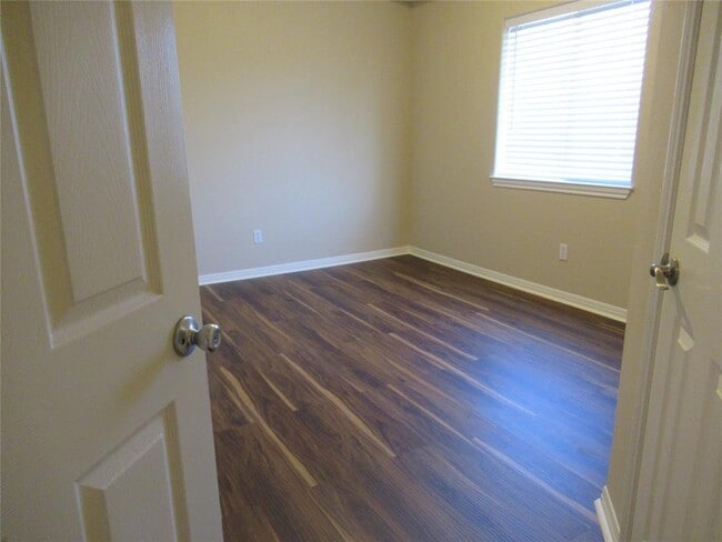 Building Photo - 2405 Farragret Cove