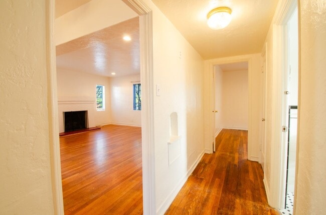 Building Photo - Iconic Sam Hughes Bungalow! Steps away from University of Arizona Main Campus!