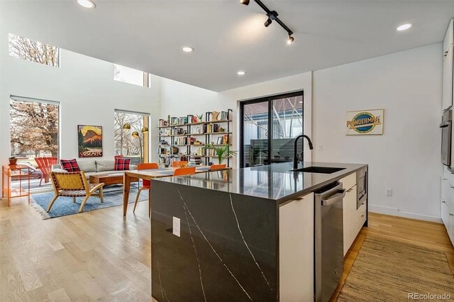 Building Photo - Contemporary Townhome in an Exceptional Su...