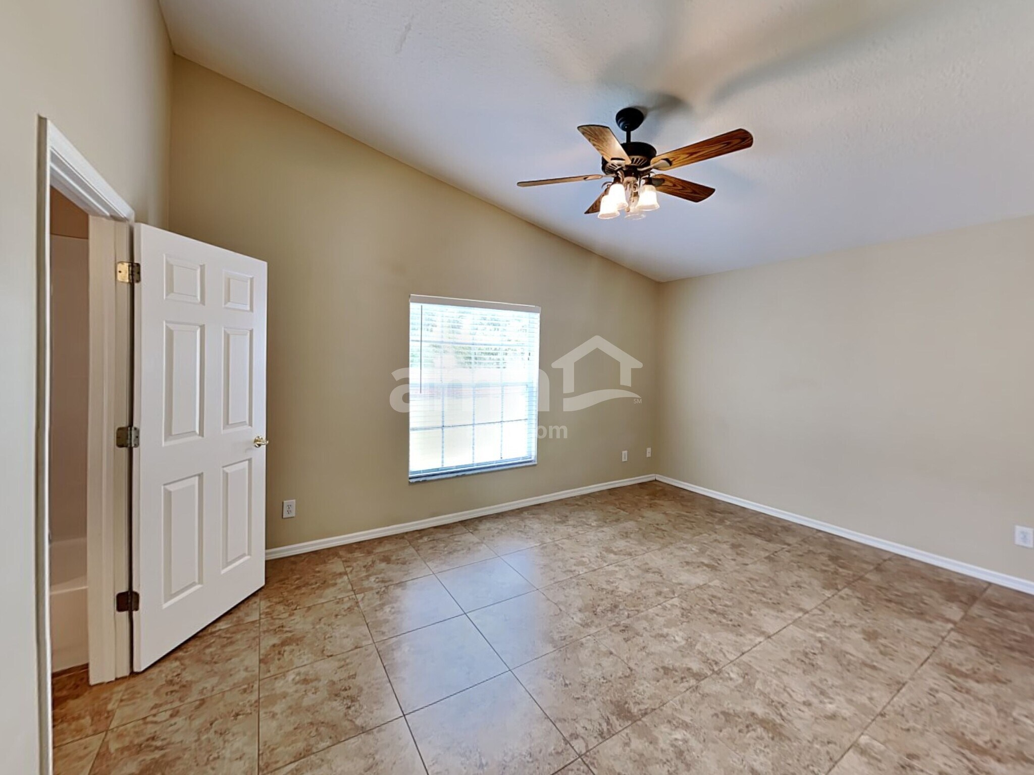Building Photo - 10223 Meadow Crossing Dr