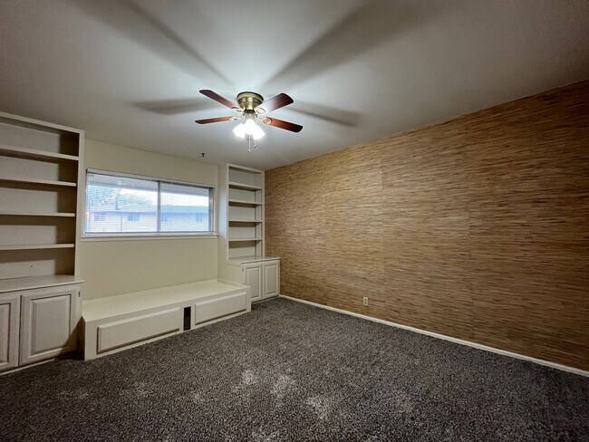Building Photo - Midtown Quadplex with Pool- 3 bed, 2 bath