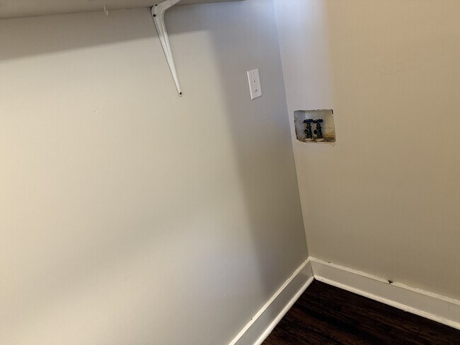 Building Photo - 207 W Washington Ave