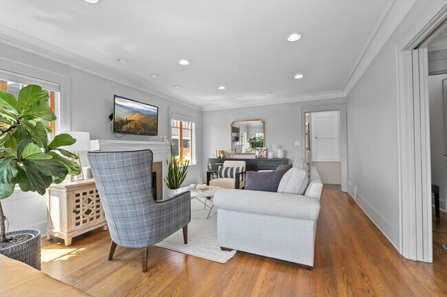 Building Photo - 3bd/1.75ba Seattle Home