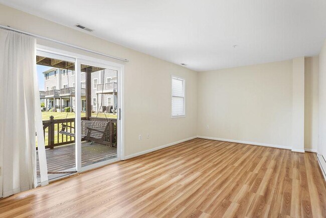 Building Photo - 400 Schooner Way