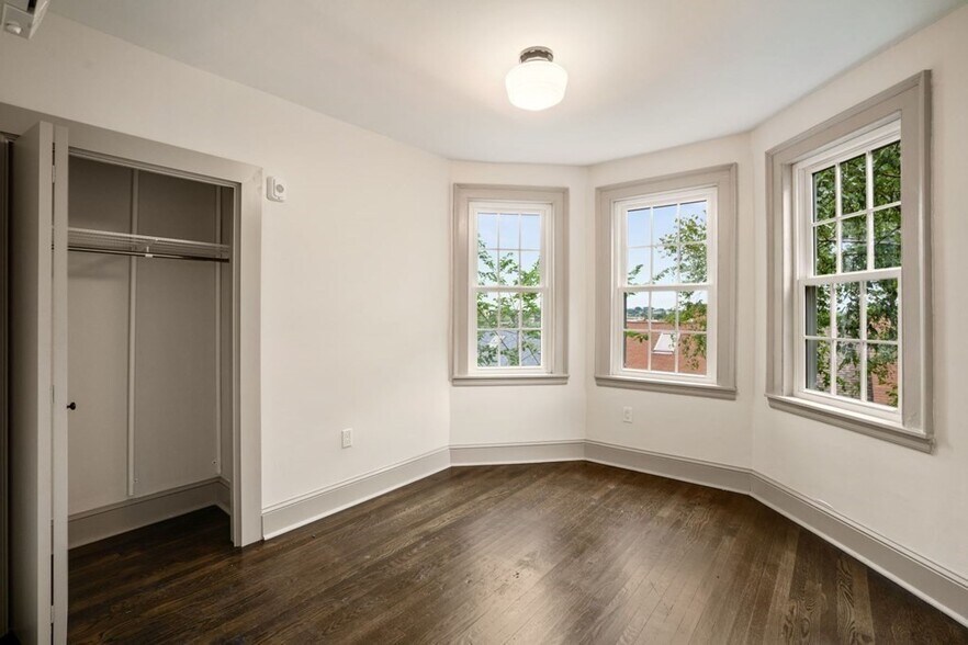 Building Photo - 7 Dana St