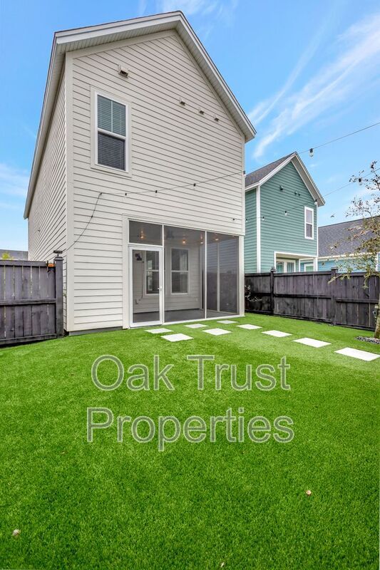 Building Photo - 3 Clearblue Lp