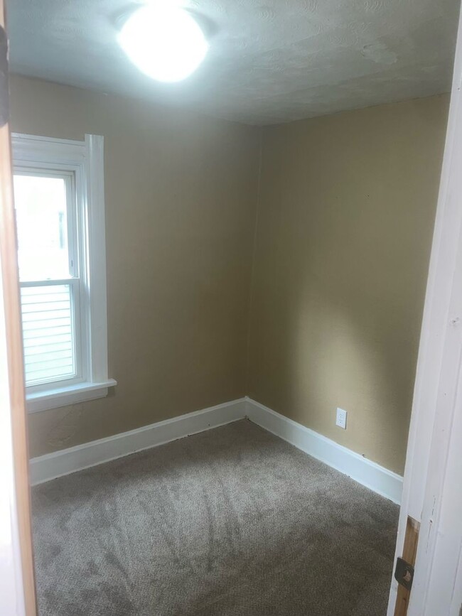 Building Photo - Spacious 4 Bedroom Located in North Toledo