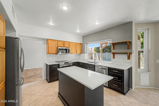 Building Photo - 842 W Sun Coast Dr