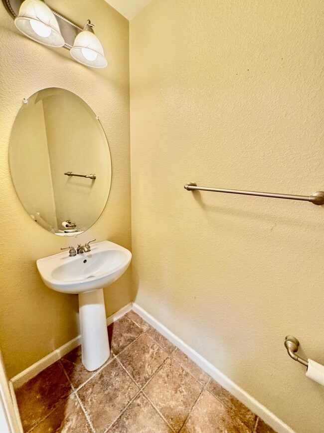 Building Photo - Located in a peaceful and well-maintained senior community, this spacious 3-bedroom, 3.5-bath Plu...