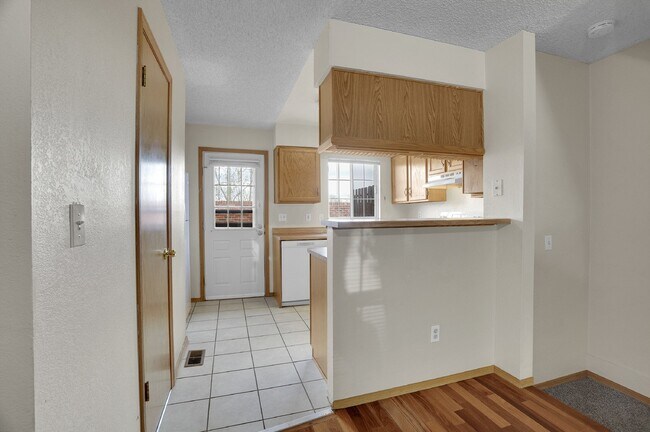 Building Photo - $2,300.00, stunning 2-bedroom, 2-bathroom ...