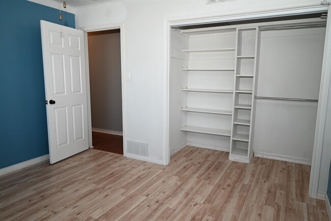 Building Photo - 1110 Rosemary Dr