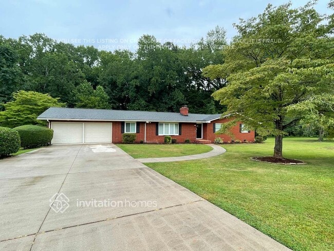Building Photo - 208 N Milford Dr