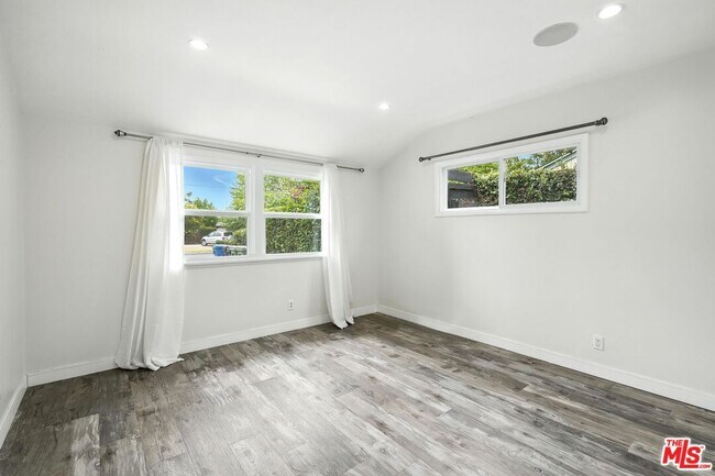 Building Photo - 6137 Laurelgrove Ave