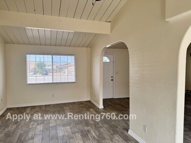 Building Photo - Cute and Cozy 2 Bed Home!