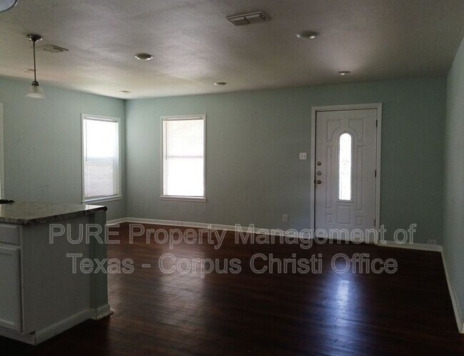 Building Photo - 1329 Oak Park Dr