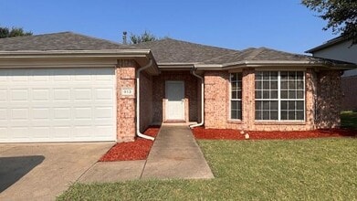 Building Photo - 913 Austin Ln