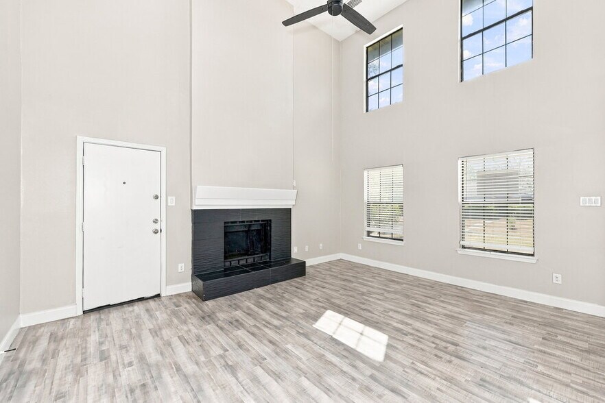 Building Photo - 1125 Harvest Hill Ln