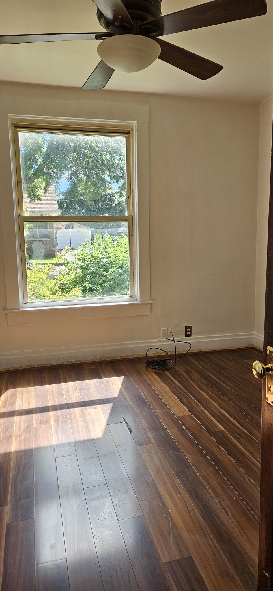 Building Photo - 129 N Bergan Ave